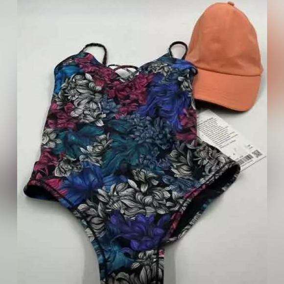 NEW Lululemon Shoreline Floral 1 piece Swimsuit Bathing Suit - Picture 4 of 9
